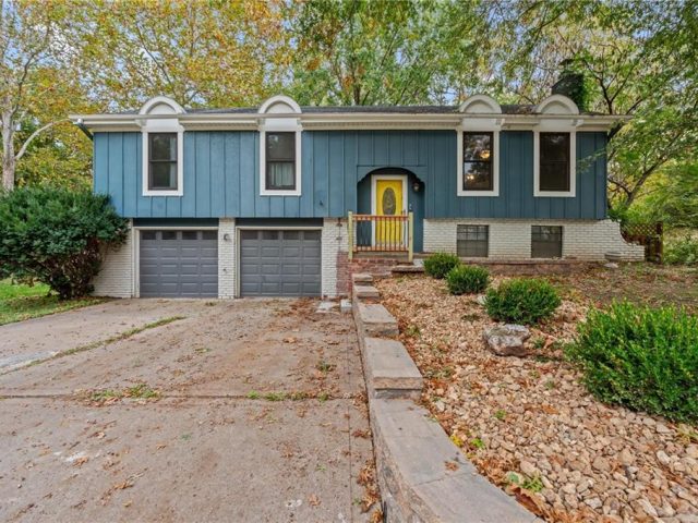 Homes for Sale in Kansas City, MO 64152 | 9705 NW Hampton Woods Drive