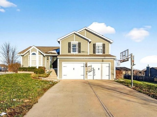 Homes for Sale in Kansas City, MO 64157 | 7916 NE 107th Terrace