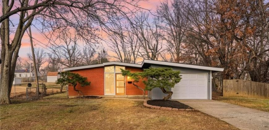 Homes for Sale in Kansas City, MO 64118 | 1204 NE 67th Street