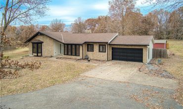 Homes for Sale in Smithville, MO 64089 | 2824  Sunburst Drive