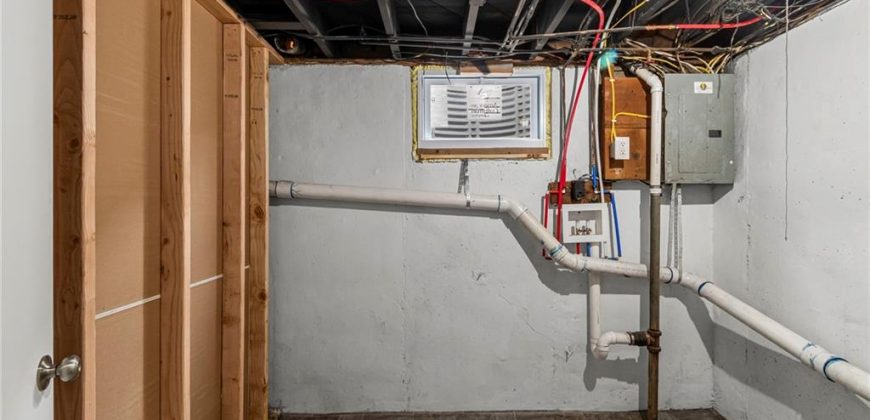 Homes for Sale in Gladstone, MO 64118 | 2001 NE 62ND Street