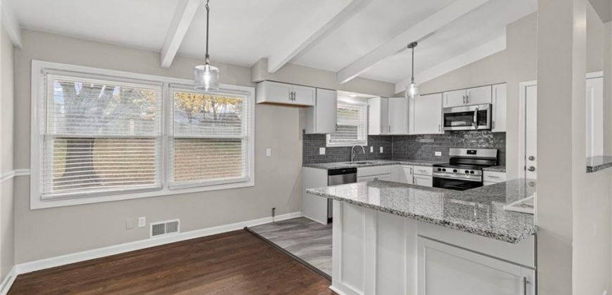 Homes for Sale in Gladstone, MO 64118 | 2001 NE 62ND Street