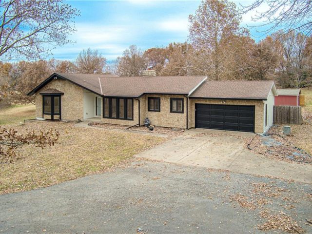 Homes for Sale in Smithville, MO 64089 | 2824  Sunburst Drive