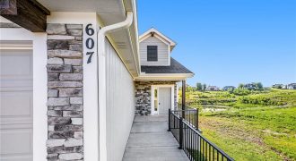 Homes for Sale in Smithville, MO 64089 | 607  Woodland Street