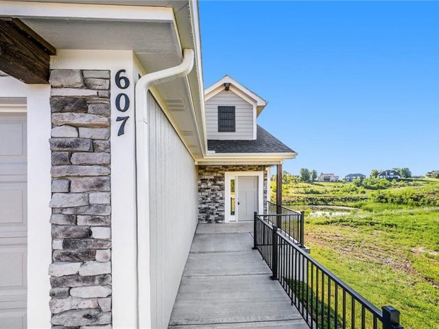 Homes for Sale in Smithville, MO 64089 | 607  Woodland Street