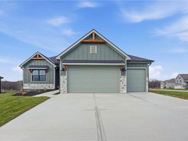 Homes for Sale in Kansas City, MO 64165 | 12160 N Tracy Avenue