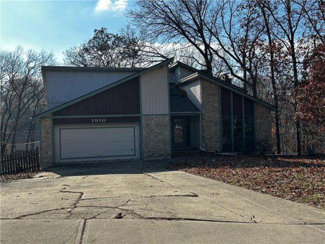 Homes for Sale in Riverside, MO 64150 | 1910 NW 45th Street