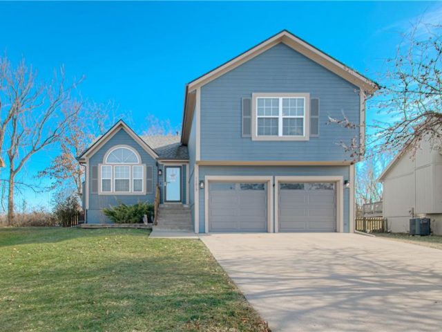 Homes for Sale in Kansas City, MO 64157 | 11215 N Lewis Avenue