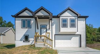 Homes for Sale in Smithville, MO 64089 | 523  Hawthorne Street