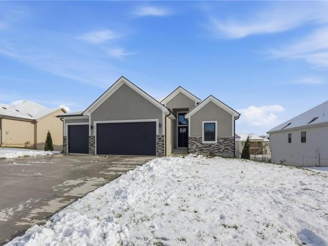 Homes for Sale in Kansas City, MO 64153 | 8215 NW 89th Terrace