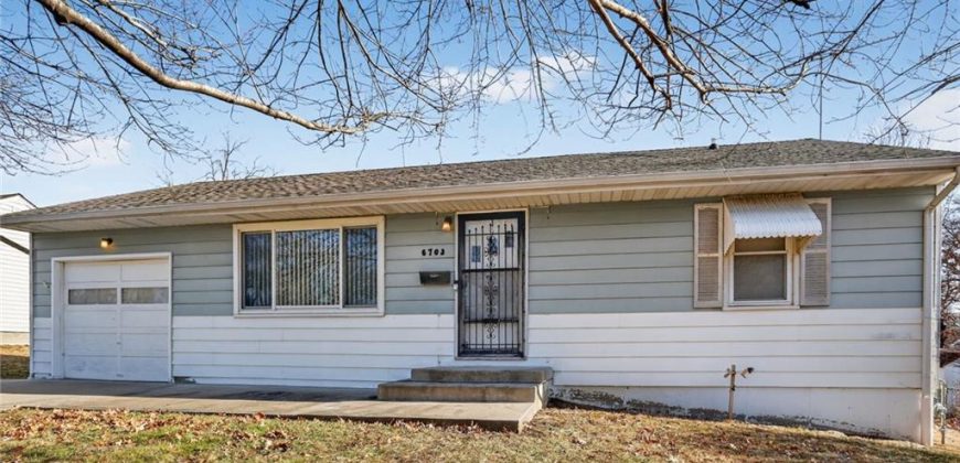 Homes for Sale in Gladstone, MO 64118 | 6703 N Forest Avenue