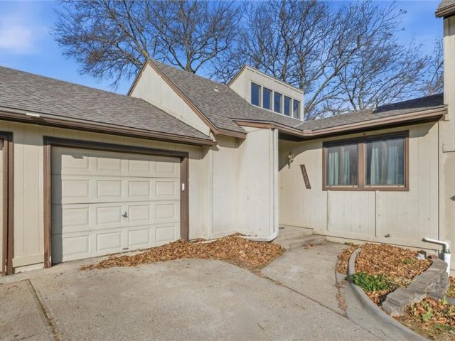 Homes for Sale in Kansas City, MO 64118 | 1032 NW 70TH Court