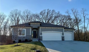 Homes for Sale in Kansas City, MO 64154 | 6615 NW 107th Court