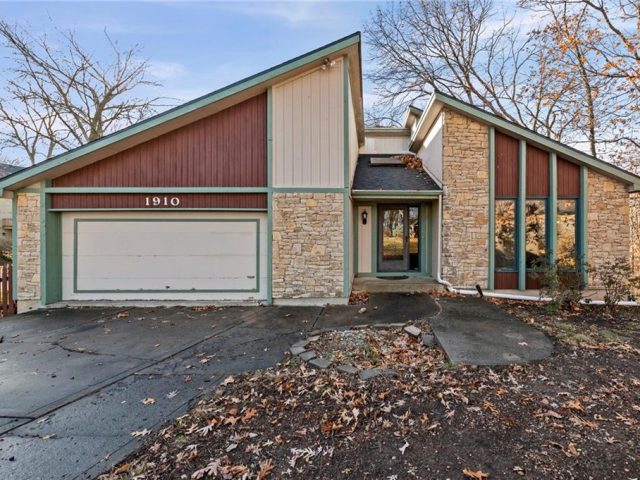 Homes for Sale in Riverside, MO 64150 | 1910 NW 45th Street