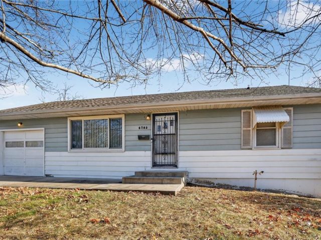 Homes for Sale in Gladstone, MO 64118 | 6703 N Forest Avenue