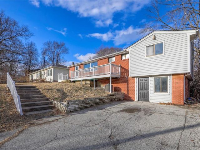 Homes for Sale in Kansas City, MO 64116 | 230 NE Evansdale Road