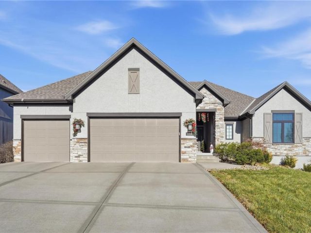 Homes for Sale in Kansas City, MO 64155 | 2204 NE 111th Terrace