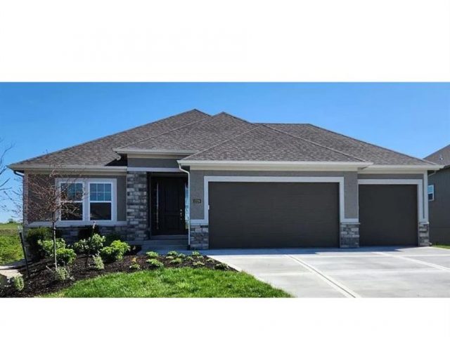 Homes for Sale in Kansas City, MO 64153 | 8216 NW 89th Terrace