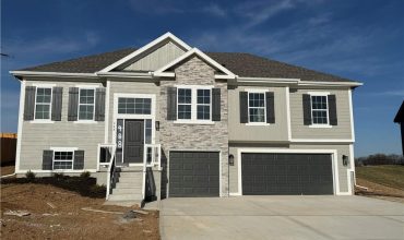 Homes for Sale in Liberty, MO 64068 | 988  Poplar Lane