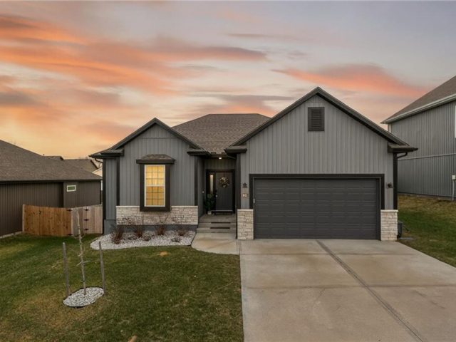 Homes for Sale in Kansas City, MO 64154 | 3925 NW 95th Terrace