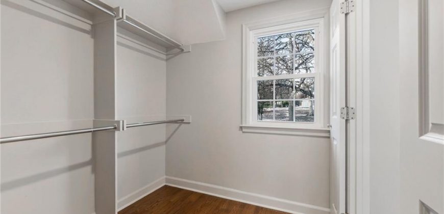 Homes for Sale in Kansas City, MO 64118 | 900 NE Barnes Avenue