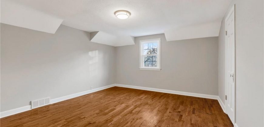 Homes for Sale in Kansas City, MO 64118 | 900 NE Barnes Avenue