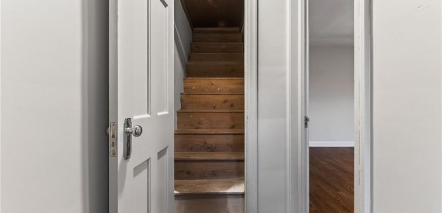 Homes for Sale in Kansas City, MO 64118 | 900 NE Barnes Avenue