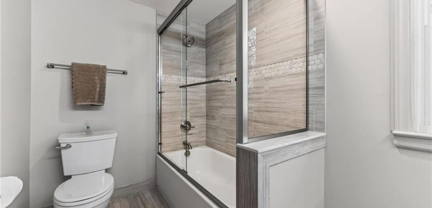 Homes for Sale in Kansas City, MO 64118 | 900 NE Barnes Avenue