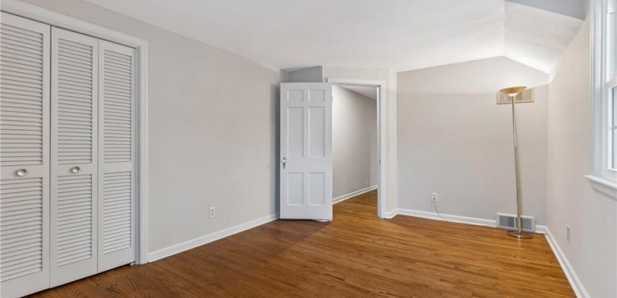 Homes for Sale in Kansas City, MO 64118 | 900 NE Barnes Avenue