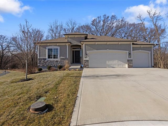 Homes for Sale in Kansas City, MO 64154 | 6615 NW 107th Court