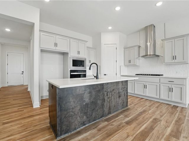 Homes for Sale in Kansas City, MO 64155 | 1615 NW 105th Terrace