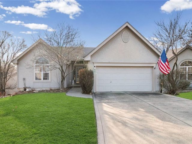 Homes for Sale in Kansas City, MO 64154 | 8604 N Liston Avenue