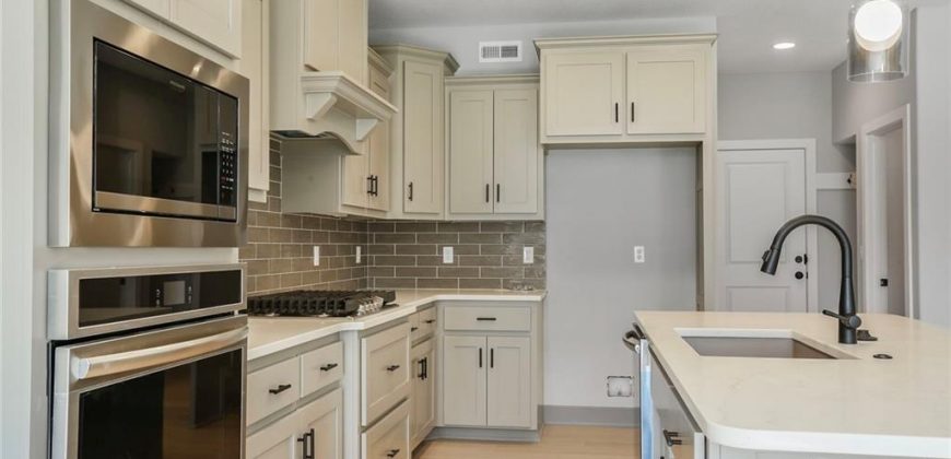 Homes for Sale in Parkville, MO 64152 | 7050 NW Yulich Court