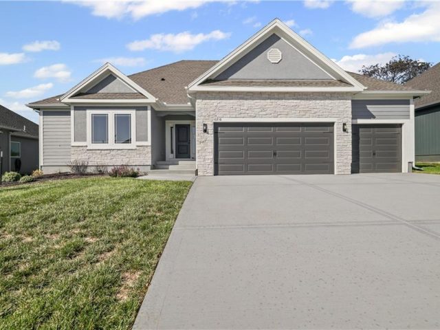 Homes for Sale in Kansas City, MO 64156 | 10216 N Winchester Avenue