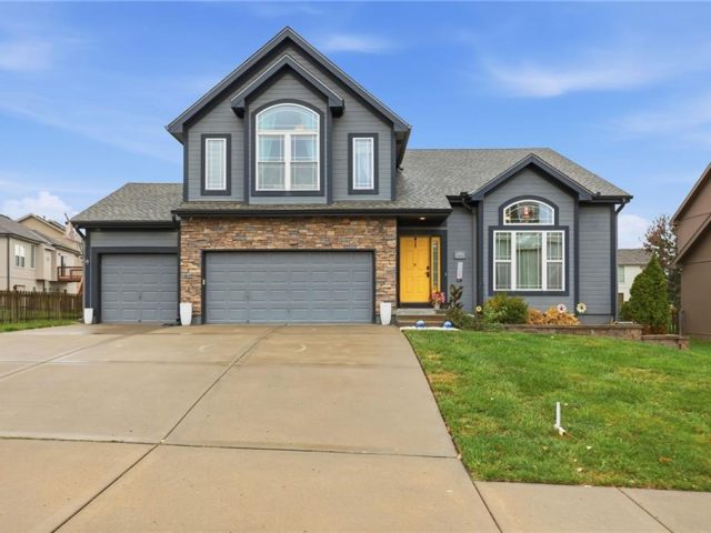 Homes for Sale in Kansas City, MO 64157 | 7806 NE 111th Terrace