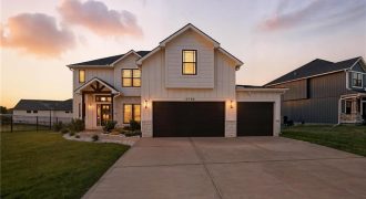 Homes for Sale in Parkville, MO 64152 | 13785 NW 71st Street