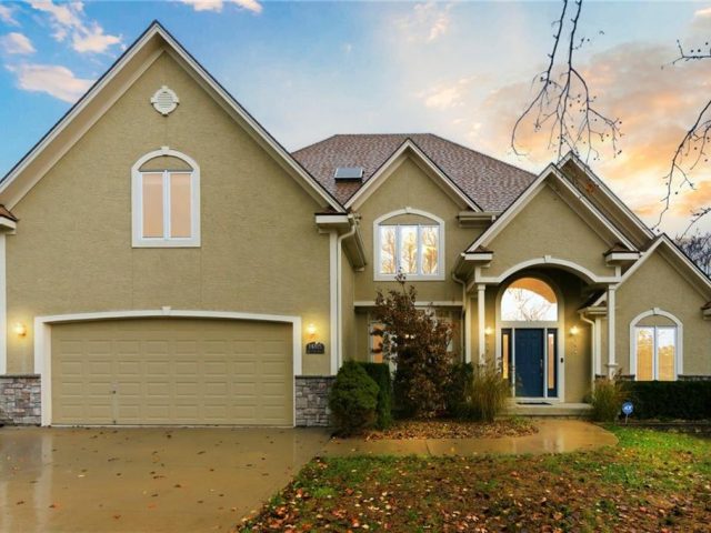 Homes for Sale in Smithville, MO 64089 | 14815  Black Oak Drive