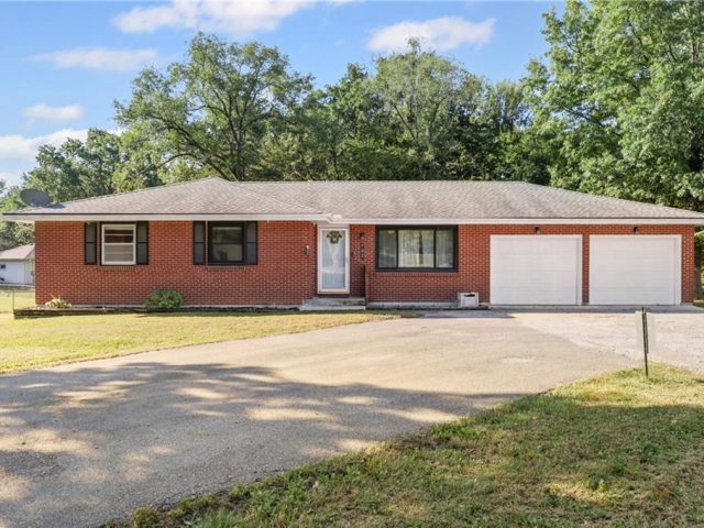 Homes for Sale in Smithville, MO 64089 | 702  Quincy Boulevard