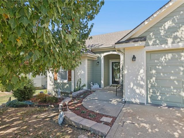 Homes for Sale in Pleasant Valley, MO 64068 | 8014 S Church Road