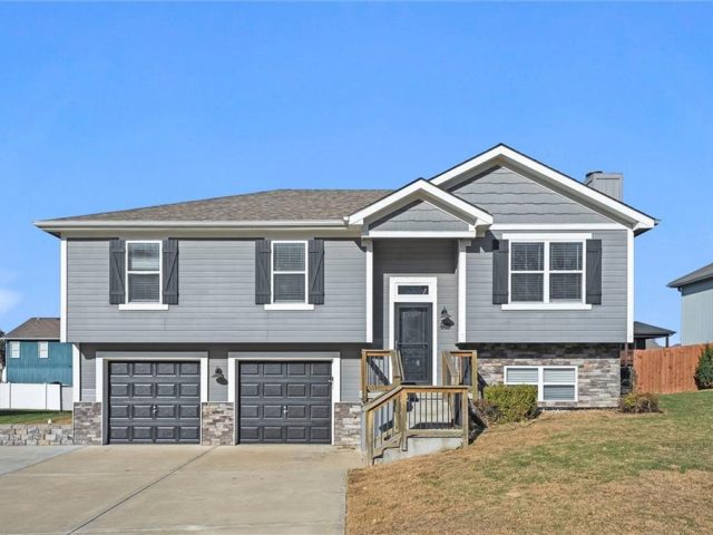 Homes for Sale in Smithville, MO 64089 | 1006  Buttercup Street