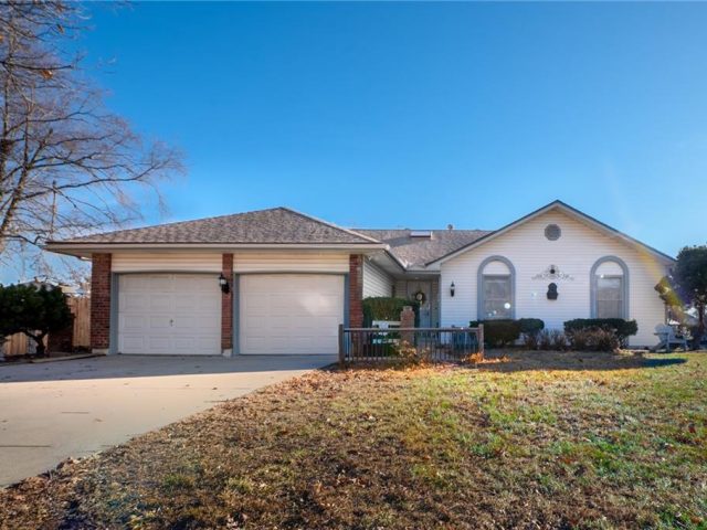 Homes for Sale in Kansas City, MO 64118 | 7801 N Garfield Avenue