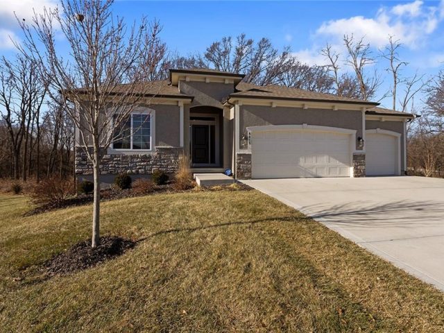 Homes for Sale in Kansas City, MO 64154 | 6615 NW 107th Court