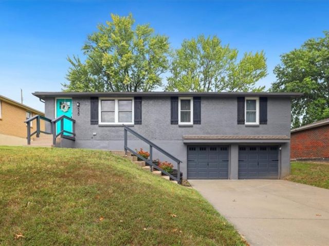 Homes for Sale in Kansas City, MO 64155 | 520 NW 88th Terrace