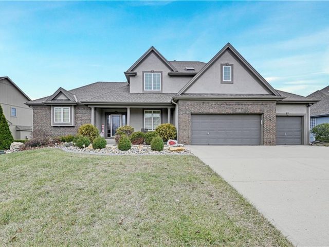 Homes for Sale in Kansas City, MO 64157 | 9008 N Lewis Avenue