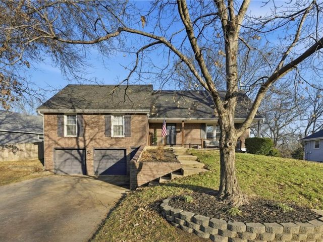 Homes for Sale in Gladstone, MO 64118 | 6757 N Garfield Avenue