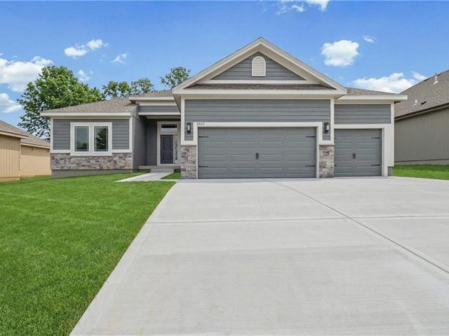 Homes for Sale in Kansas City, MO 64154 | 9337 N Belton Avenue