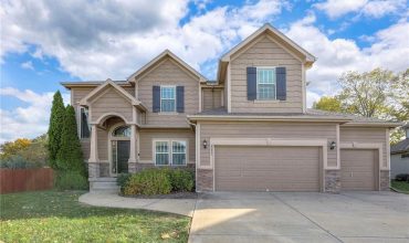 Homes for Sale in Kansas City, MO 64151 | 4203 NW 76th Street