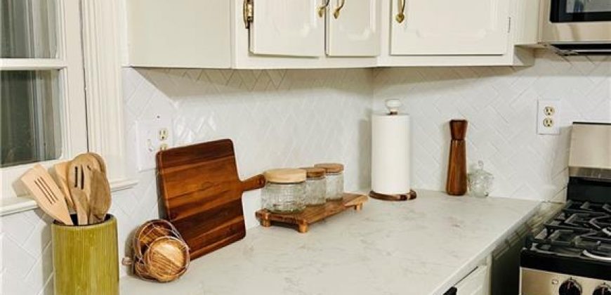 Homes for Sale in Kansas City, MO 64118 | 301 NW 81st Street