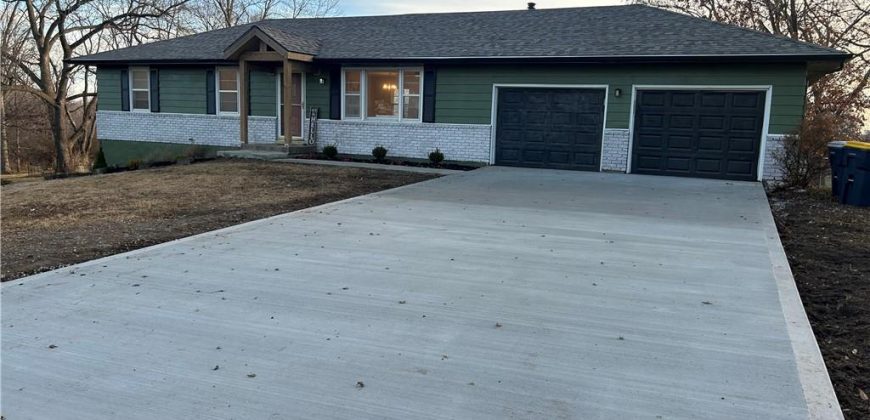 Homes for Sale in Kansas City, MO 64118 | 301 NW 81st Street