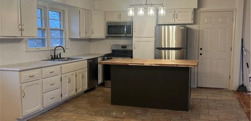 Homes for Sale in Kansas City, MO 64118 | 301 NW 81st Street